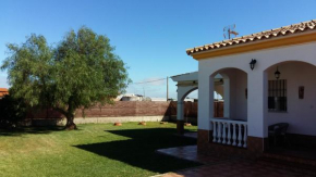 Casa con jardín privado cerca de la playa, para descansar y relajarse